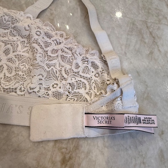 Victoria's Secret‎ Lacy Sexy Bralette; RN54867; Crème; Size Small - Picture 7 of 11